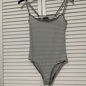 Pretty Little Thing Bodysuit Size M